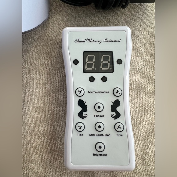 White LED Beauty Mask - Picture 3 of 12